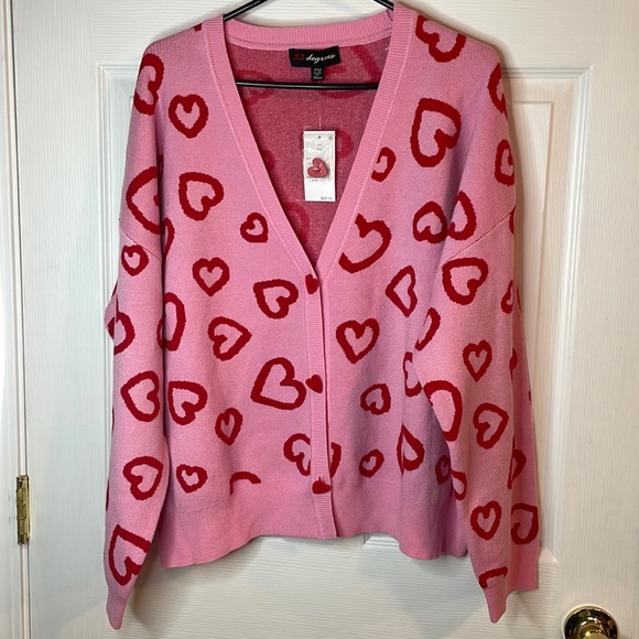 33 Degrees Sweaters - New with Tags Women’s Size XXL Pink & Red Hearts Cardigan